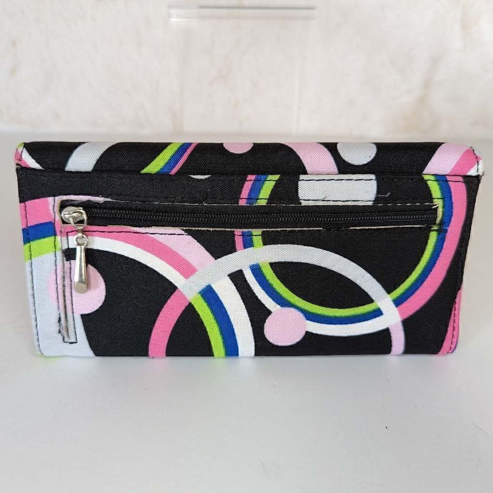 Retro Design Wallet Snap Closure